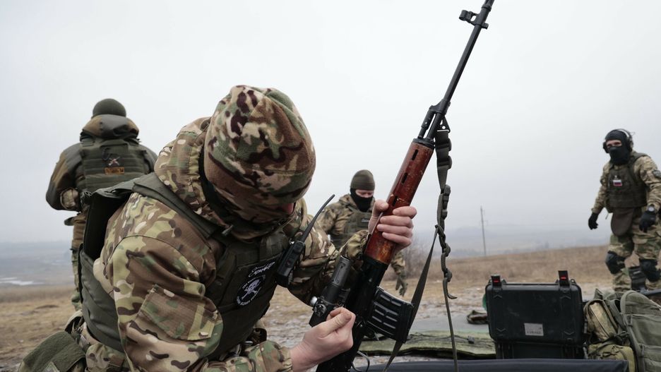 Rosyjscy ?o?nierze ucz? sie strzela?Russian army soldiers practice on a military training ground in Russian-controlled Donetsk region, eastern Ukraine, Tuesday, Jan. 31, 2023. (AP Photo/Alexei Alexandrov)Alexei Alexandrov