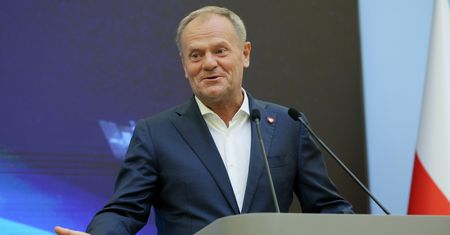 "Rzeczpospolita": sprytny plan Tuska. Tak teraz walczy z Orbanem
