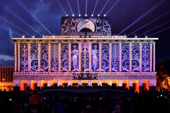 Łódź: Piknik familijny zachęcał do odwiedzin Teatru Wielkiego