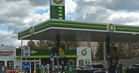 Ceny ropy naftowej wciąż spadają. Sprawdź ceny paliw w Warszawie