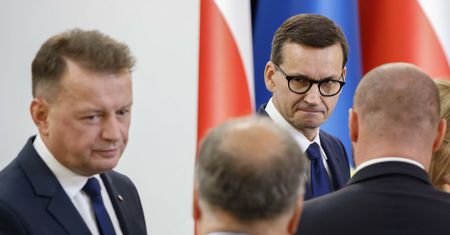 "Ręka Tuska" nad kampanią PiS. Obóz władzy nie cofa się nawet o krok