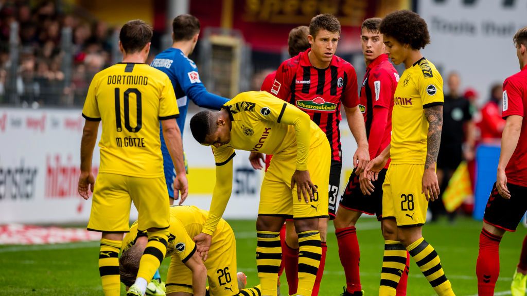 Getty Images /  Alexandre Simoes/Borussia Dortmund  / Na zdjęciu: kontuzja Łukasza Piszczka (nr 26)