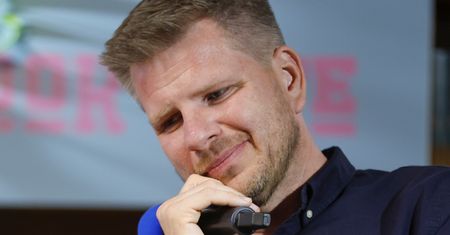 TYLKO NA PUDELKU: Chajzer NIE ZAPŁACIŁ za przekład książki na angielski? Tłumacz atakuje, a celebryta wyjaśnia: "Próbka nie była zadowalająca"