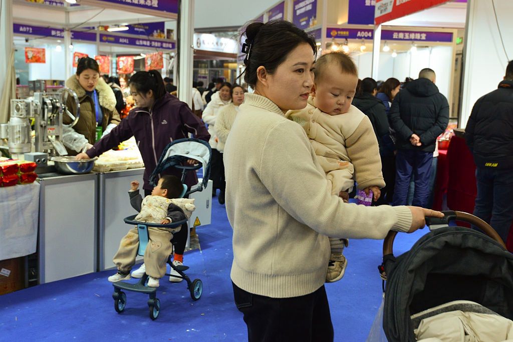 Spada dzietność, przybywa zgonów. Co się dzieje w Chinach?