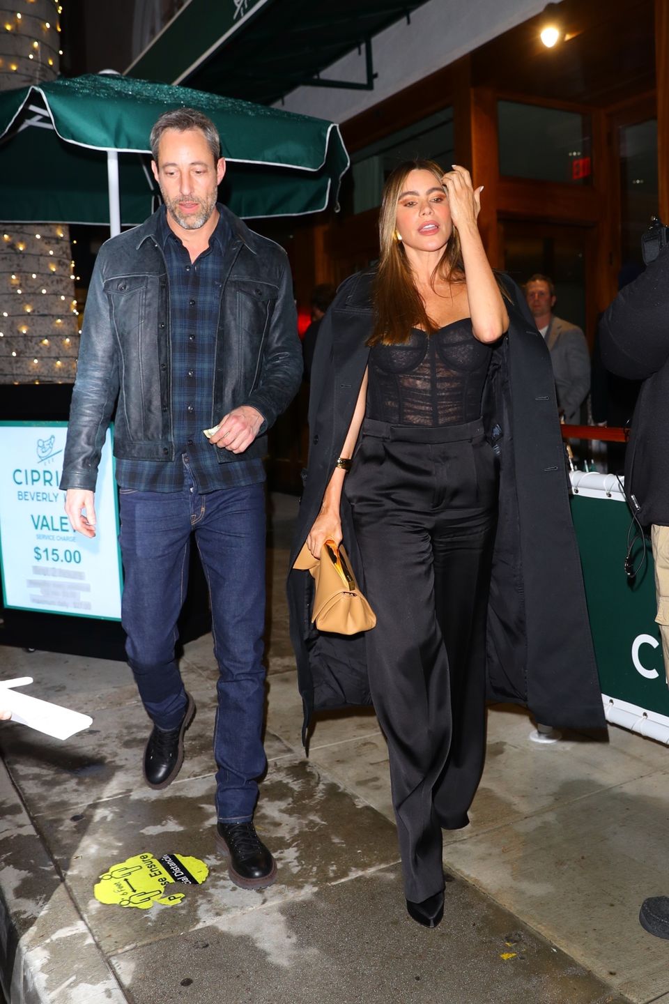 *EXCLUSIVE* Sofia Vergara and boyfriend Justin Saliman spotted leaving dinner at Cipriani in Beverly HillsBlayzenPhotos / BACKGRID / Backgrid USA / ForumSofia Vergara, Justin Saliman, Actress, Boyfriend, Surgeon, Cipriani, Restaurant, Night Out, Flash, Frenzy, Dinner, Style, Fashion, Beverly Hills