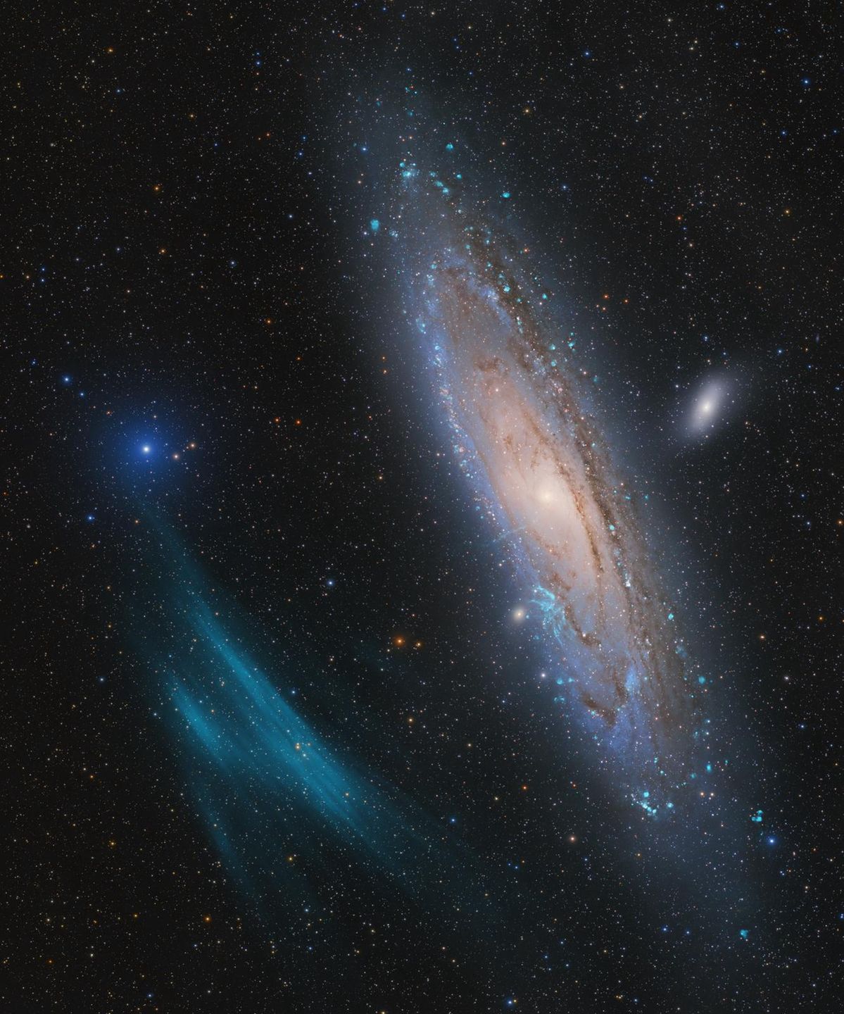 Galakryka Andromeda i wyrzut plazmy. Zdjęcie zwycięskie całego konkursu.