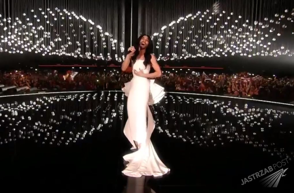 Conchita Wurst na otwarciu Eurowizji 2015 zaśpiewała przebój Rise Like A Phoenix