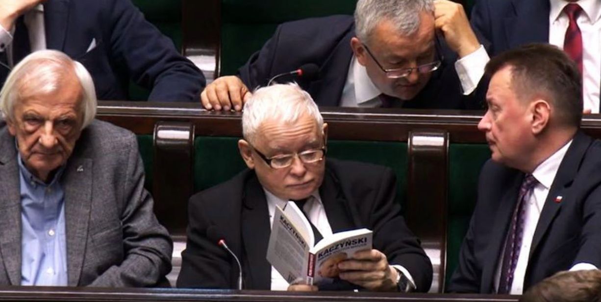 Jarosław Kaczyński Zaskoczony własną książką podczas sejmowych obrad