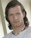 Majdan wychodzi z cienia