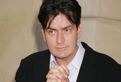 Charlie Sheen na miesiąc za kratki