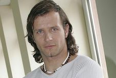 Majdan wychodzi z cienia