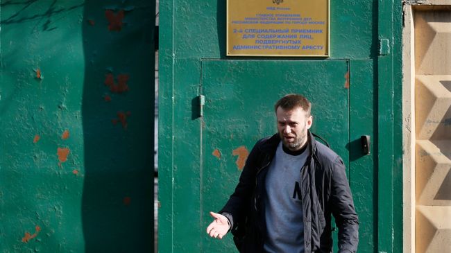 Aleksiej Nawalny opuszcza areszt