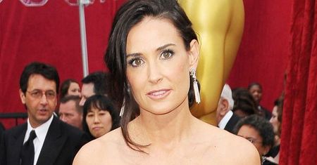 Demi Moore rwie włosy z głowy