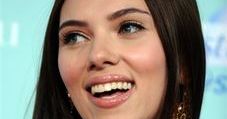 Seksowna Scarlett brunetką
