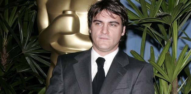 Joaquin Phoenix rapuje na poważnie