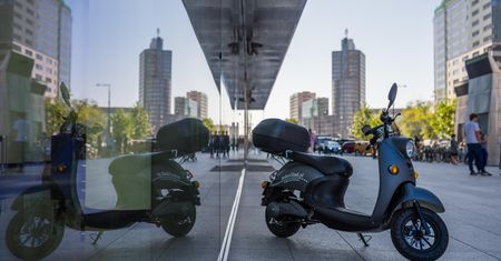 Udostępniają elektryczne skutery warszawiakom. Mają w planach inne miasta i chcą zebrać 900 tys. zł w internecie
