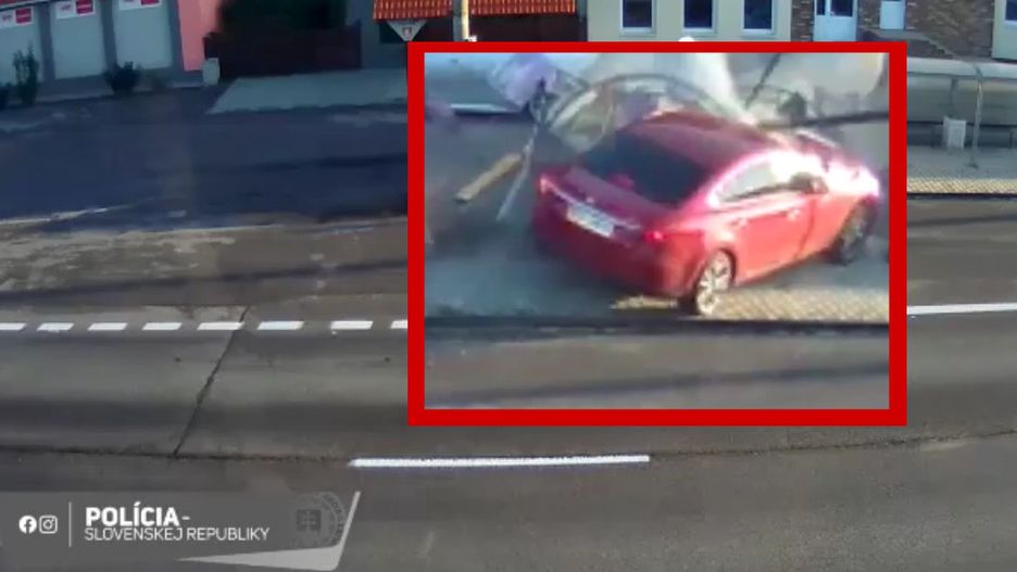 Polak z impetem uderzył samochodem w przystanek na Słowacji