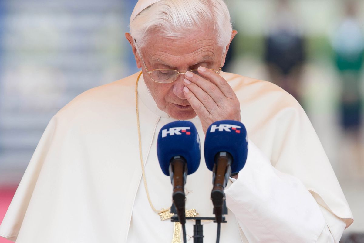 Benedykt XVI broni celibatu. "Nie mogę milczeć"