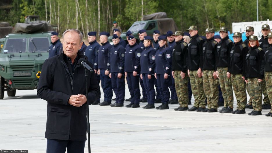 Premier Tusk przy granicy z Bia?orusi?
Fot. Wojciech Olkusnik/East News, Karakule, 11.05.2024. Wizyta premiera Donalda Tuska w woj. podlaskim. Odprawa premiera z zolnierzami Wojska Polskiego oraz funkcjonariuszami Strazy Granicznej i  Policji.
N/z: Donald Tusk
Wojciech Olkusnik
