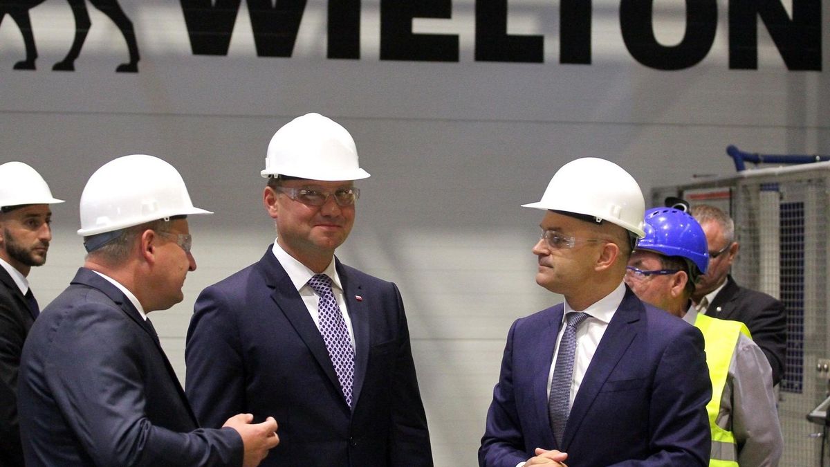 Sukcesy Wieltonu dostrzegli już politycy. W 2017 roku zakłady firmy odwiedził Andrzej Duda.