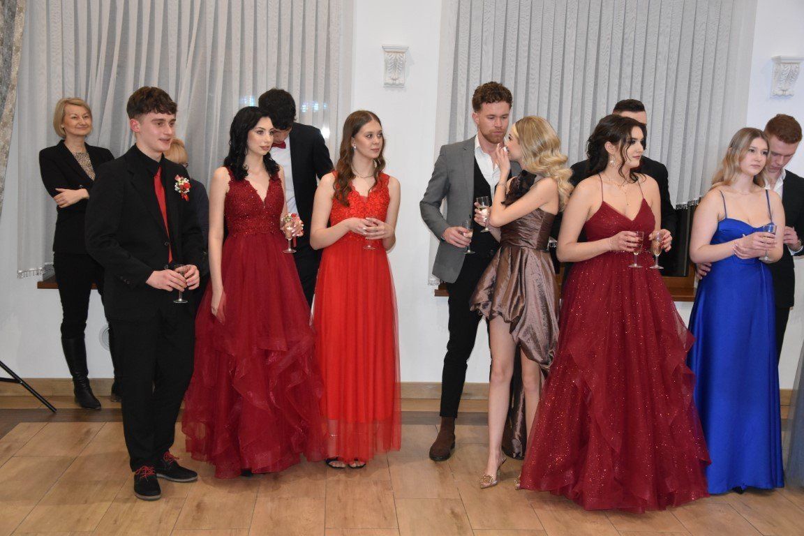 Kreacje studniówkowe