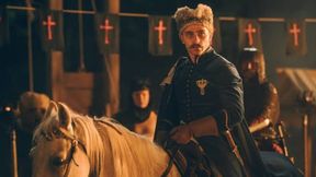 Serial "1670" robi furorę. Zagrał w nim piłkarz. Poznajesz?