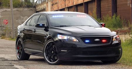 Zakamuflowany radiowóz | Ford Taurus na targach SEMA