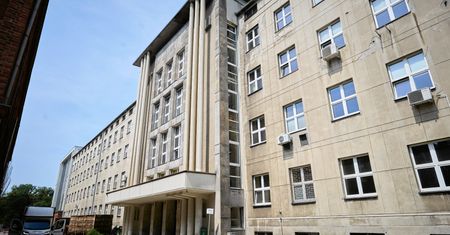 Remont za 200 mln zł czy rozbiórka? Spór o budynek Politechniki