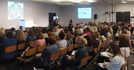 "Imigranci w sieci". Czy dzieci pomogą im się odnaleźć?