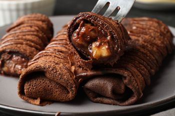 Obłędne naleśniki, które smakują jak kultowe praliny. Są tak pyszne, że trudno się im oprzeć