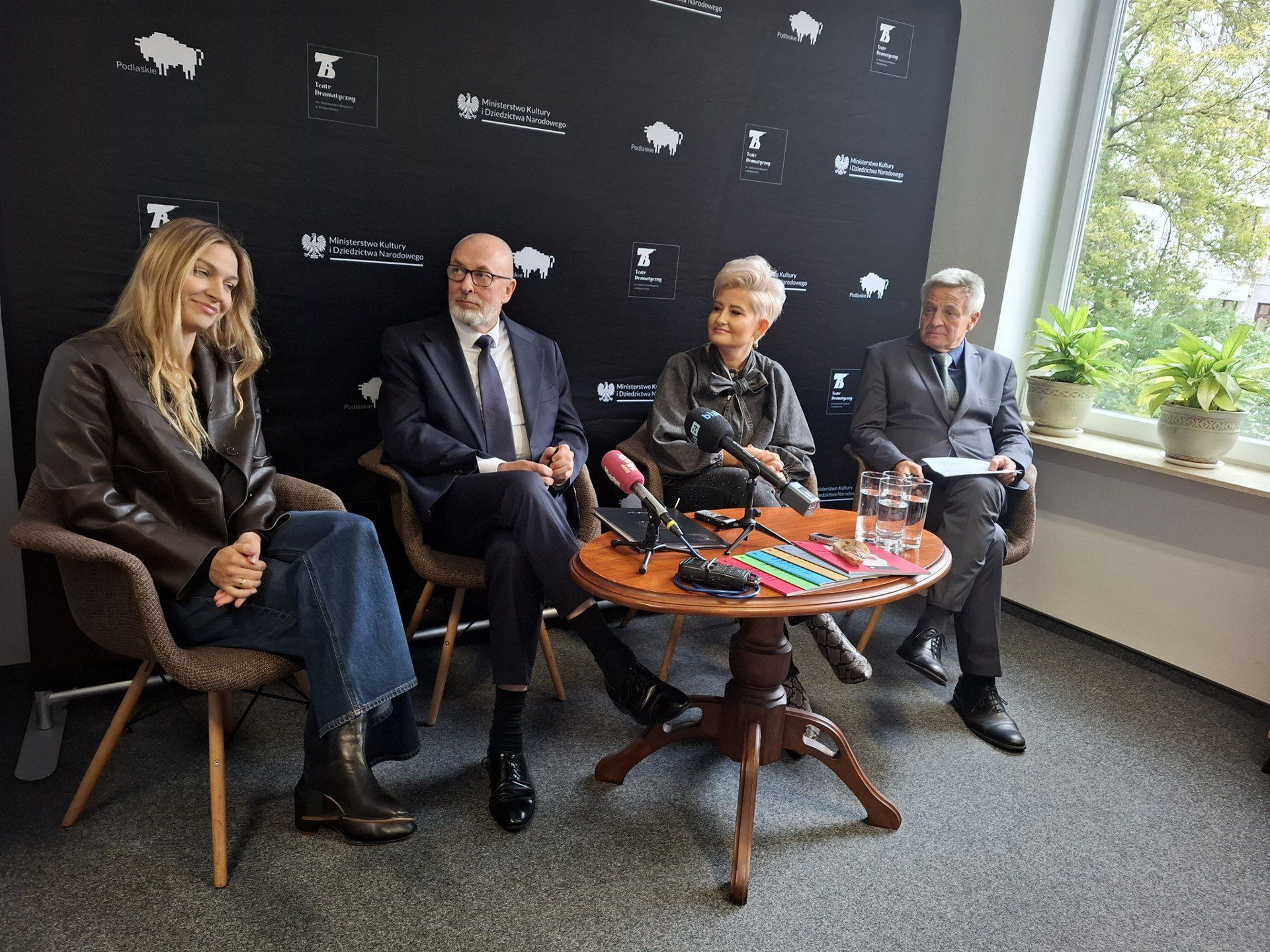 &#34;Teatr - Lubię to!&#34; to szósta odsłona bezpłatnych warsztatów dla nauczycieli, pedagogów, wychowawców i animatorów kultury. We wtorek (30.09), podczas konferencji prasowej p.o. dyrektora Teatru Dramatycznego im. A. Węgierki w Białymstoku Ireneusz Gliniecki, zastępca dyrektora Marek Tyszkiewicz, podlaska kurator oświaty Agnieszka Krokos-Janczyło oraz aktorka teatru Paula Gogol zdradzili szczegóły tegorocznej edycji projektu. 