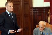 Premier Tusk otrzymał książkę o historii Kaszubów