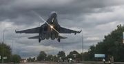 Lot na granicy rozsądku. Pilot Su-27 omal nie rozbił maszyny metry nad autostradą