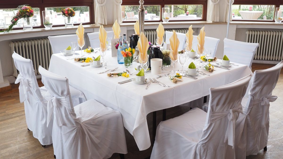 Młodzi rezygnują z kosztownych dekoracji, chcąc zmniejszyć koszty wesela