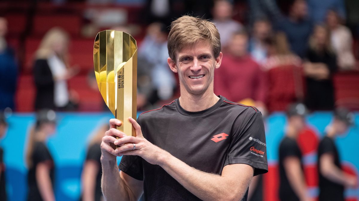 PAP/EPA / CHRISTIAN BRUNA / Na zdjęciu: Kevin Anderson, mistrz Erste Bank Open 2018
