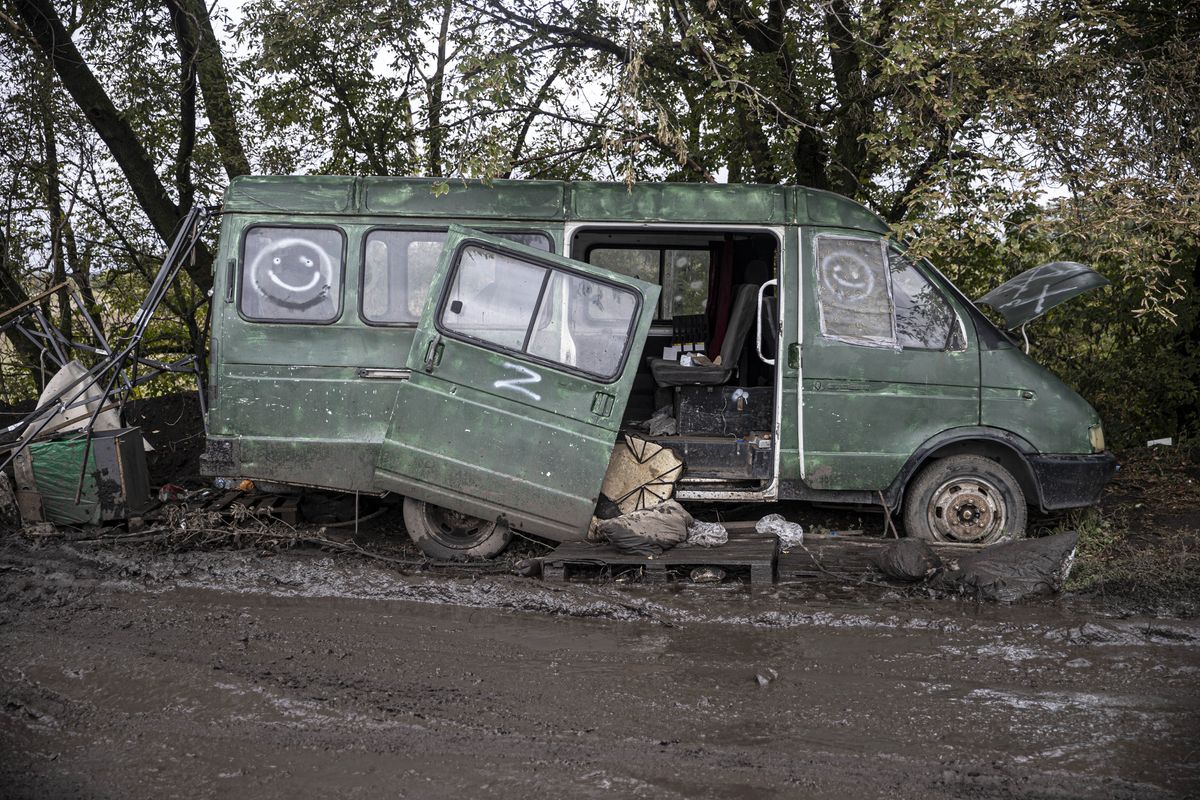 Na wyzwolonych spod rosyjskiej okupacji terenach Ukrainy pełno śladów niedawnej porażki Rosjan