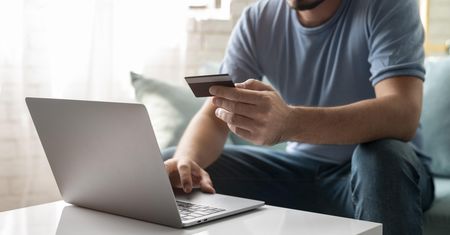 Chroń swoje dane płatnicze: dlaczego e-pieniądze to konieczność dla graczy online
