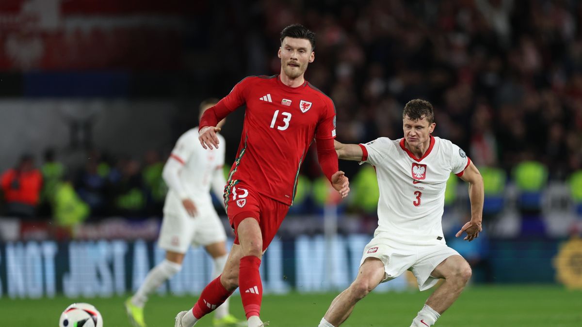 PAP / Leszek Szymański / Paweł Dawidowicz w meczu Polski z Walią