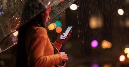 Indeks iPhone'a. Polak musi pracować prawie 200 godzin na nowy model smartfona