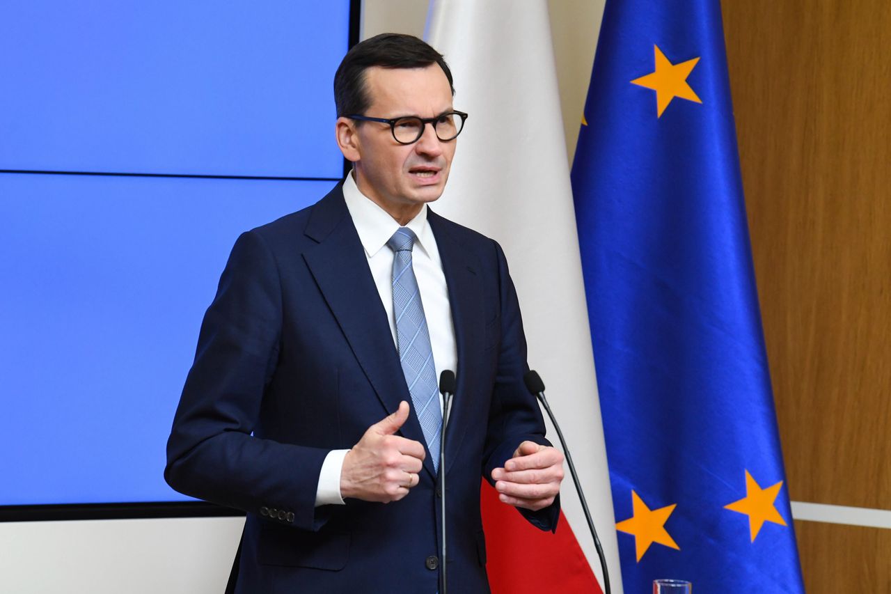 Morawiecki o skandalu w Brukseli. "Kompromitacja PE"
