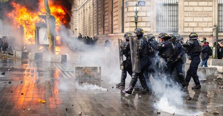 Francja mobilizuje 70 tys. policjantów. Idzie fala protestów