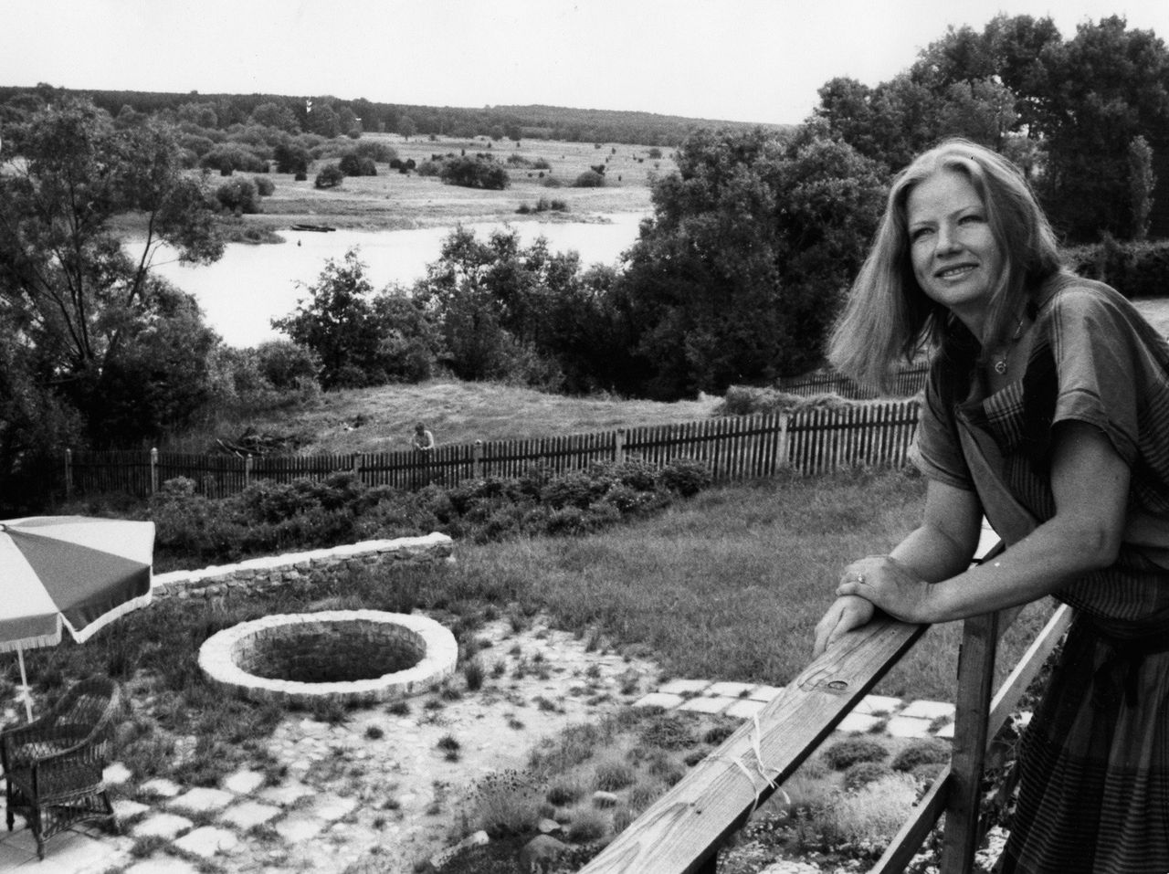 Bożena Dykiel w młodości. Blond włosy i hipnotyzujące spojrzenie