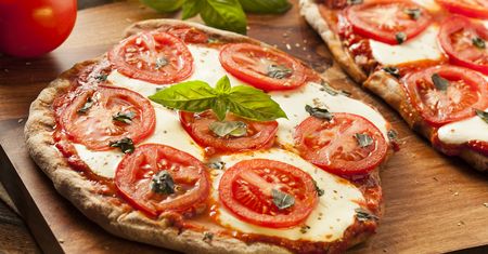 Mała pizza z serem na tradycyjnym cieście (Pizza Hut)