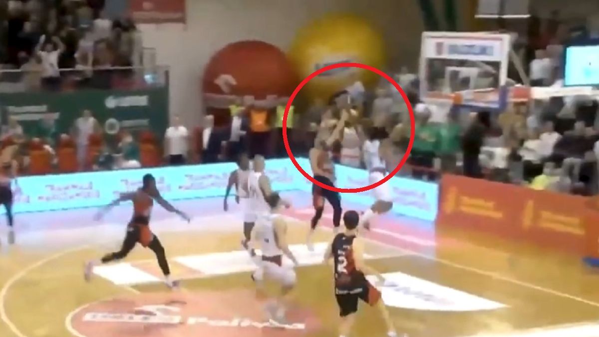 YouTube / oficjalny profil Energa Basket Ligi / Na zdjęciu: blok Abdur-Rahkmana