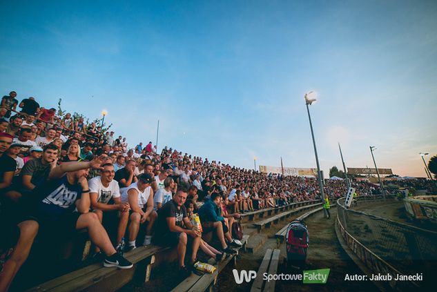 Kibice na stadionie w Ostrowie