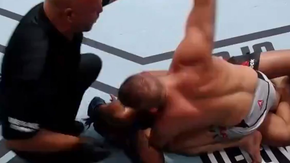 Marcin Tybura pokonuje Grega Hardy'ego na gali UFC Vegas 17