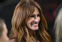 Julia Roberts zachwyciła na premierze, eksponując długie nogi. Kostium w kolorze pudrowego różu robił wrażenie