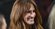 Julia Roberts zachwyciła na premierze, eksponując długie nogi. Kostium w kolorze pudrowego różu robił wrażenie