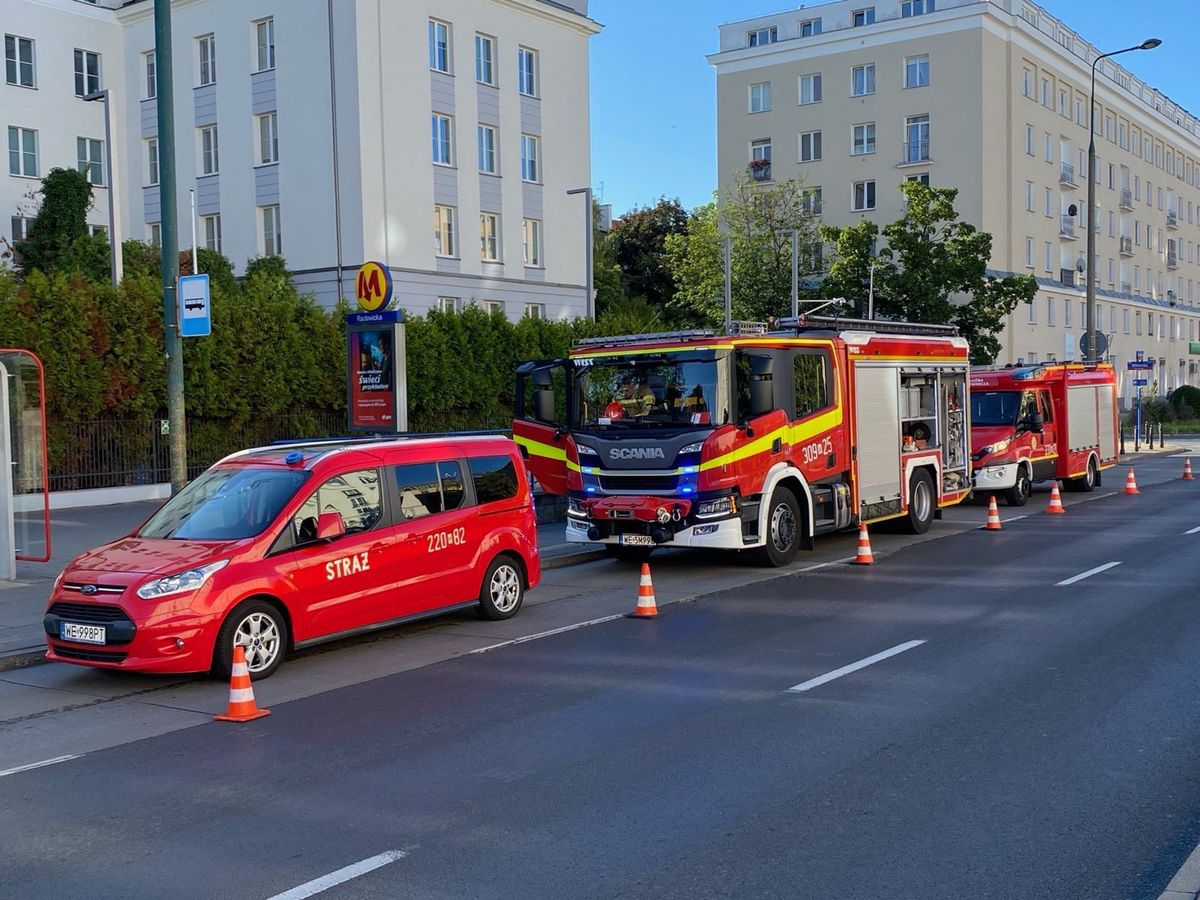 Pożar metra w Warszawie. Organizowana jest komunikacja zastępcza