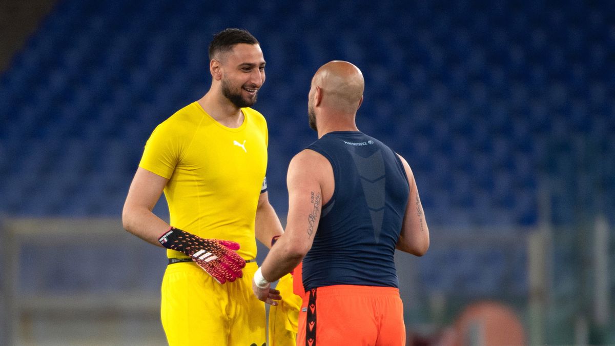 PAP/EPA / Maurizio Brambatti / Na zdjęciu: Gianluigi Donnarumma i Pepe Reina